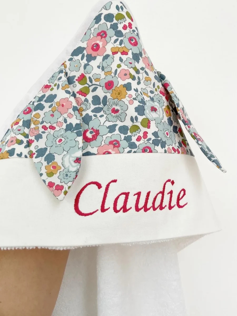 Cape de bain bébé brodée