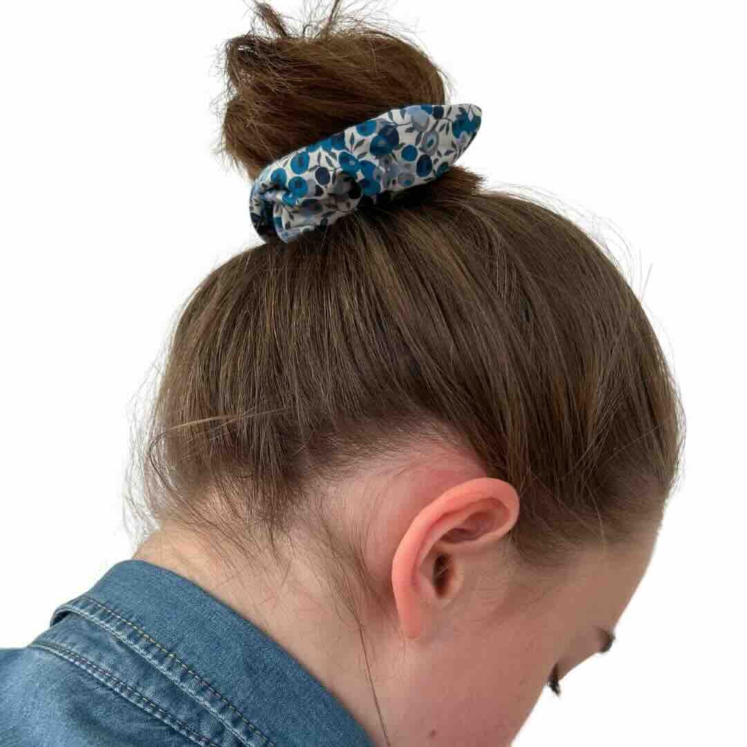 Chignon avec un chouchou Liberty