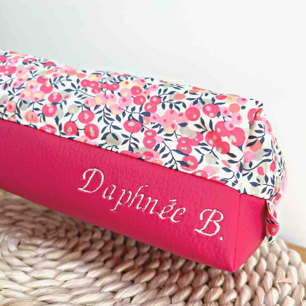 Trousse brodée au prénom de l'enfant