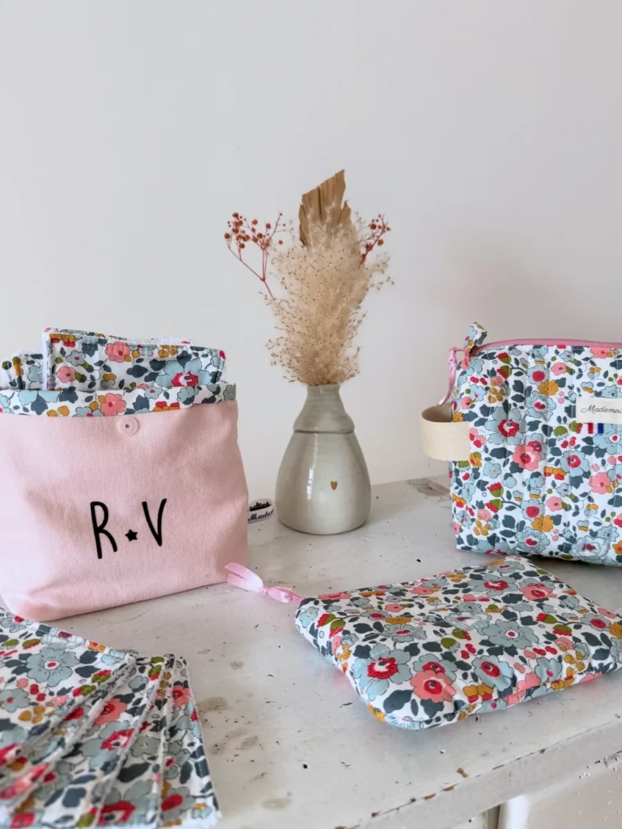 Pochette personnalisée et ses accessoires liberty coordonnés