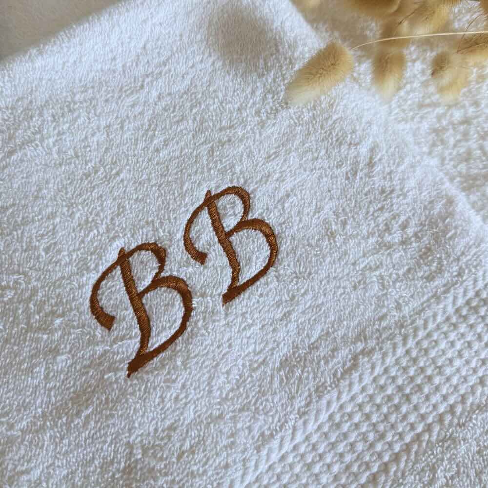 Broderie sur serviette de toilette