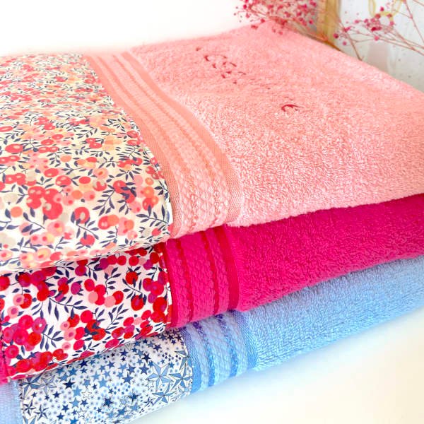 Serviettes brodées et liberty