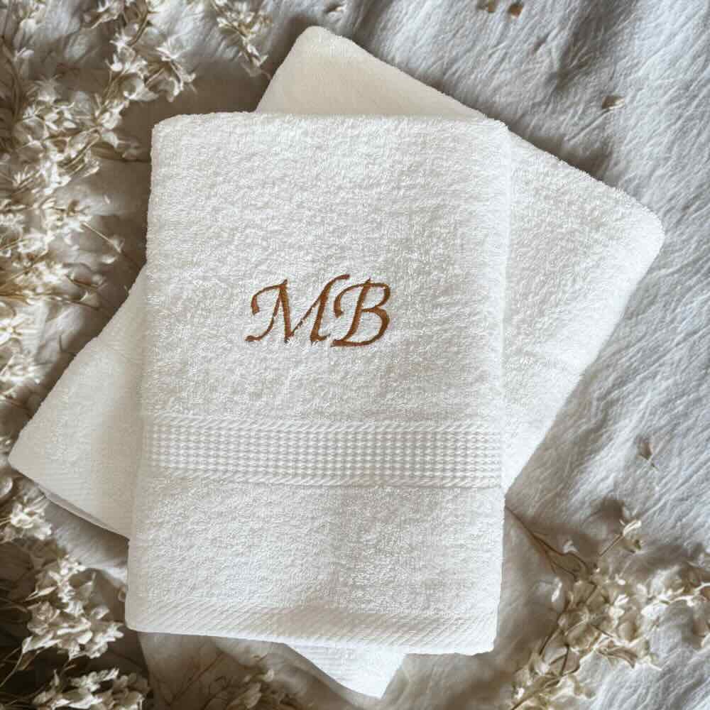 Serviette brodée initiale