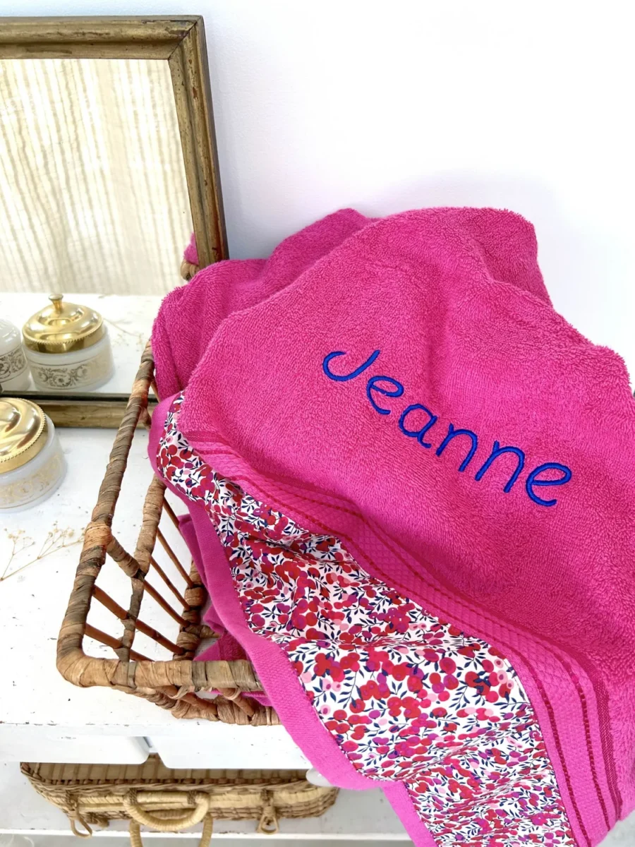 Serviette de toilette personnalisée fuschia