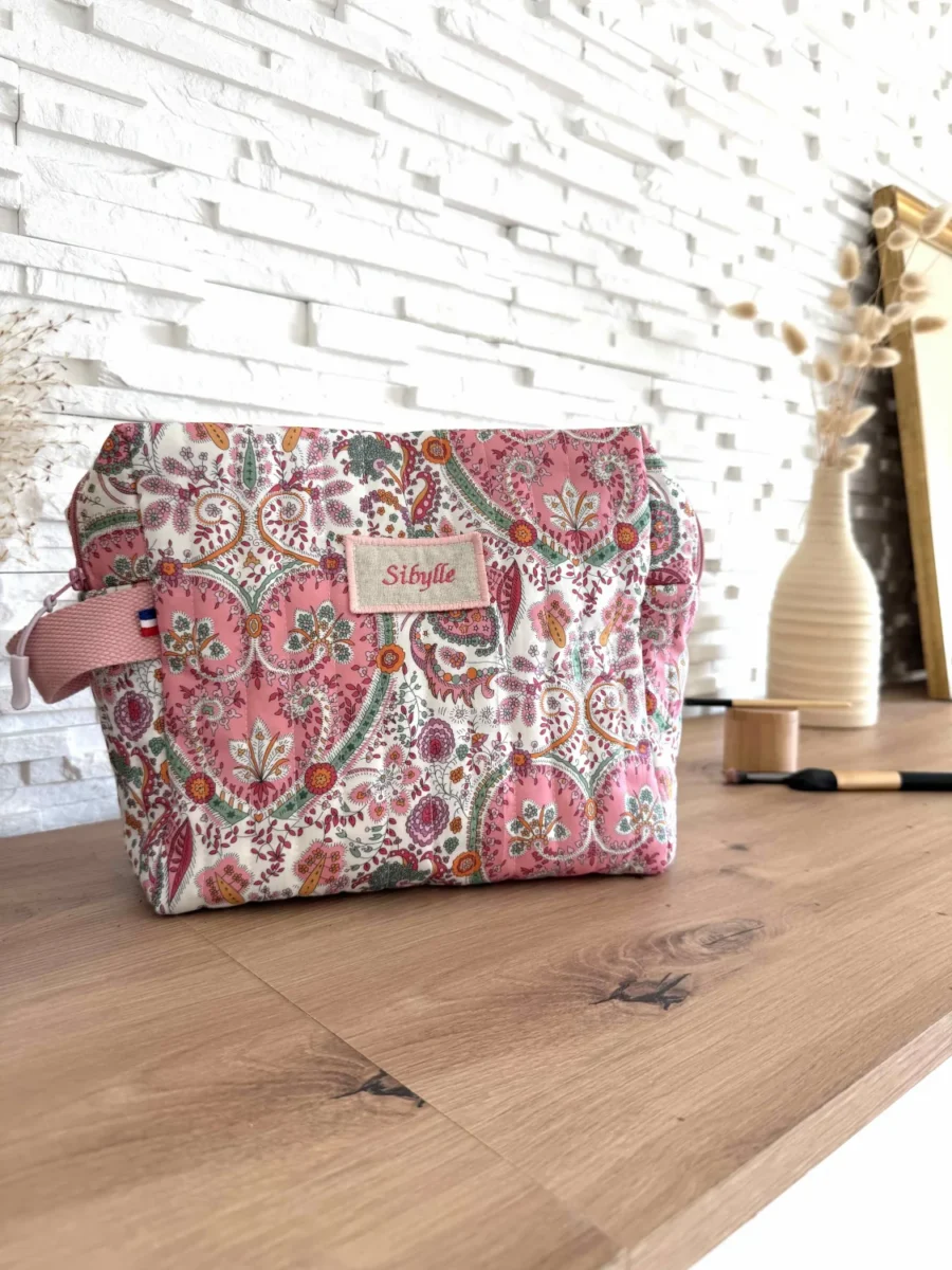 Trousse de toilette matelassée liberty grand format rose prénom brodé