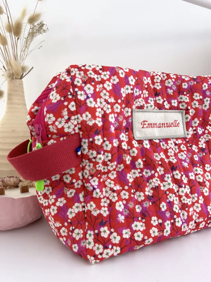 Trousse de toilette matelassée liberty grand format rouge prénom brodé