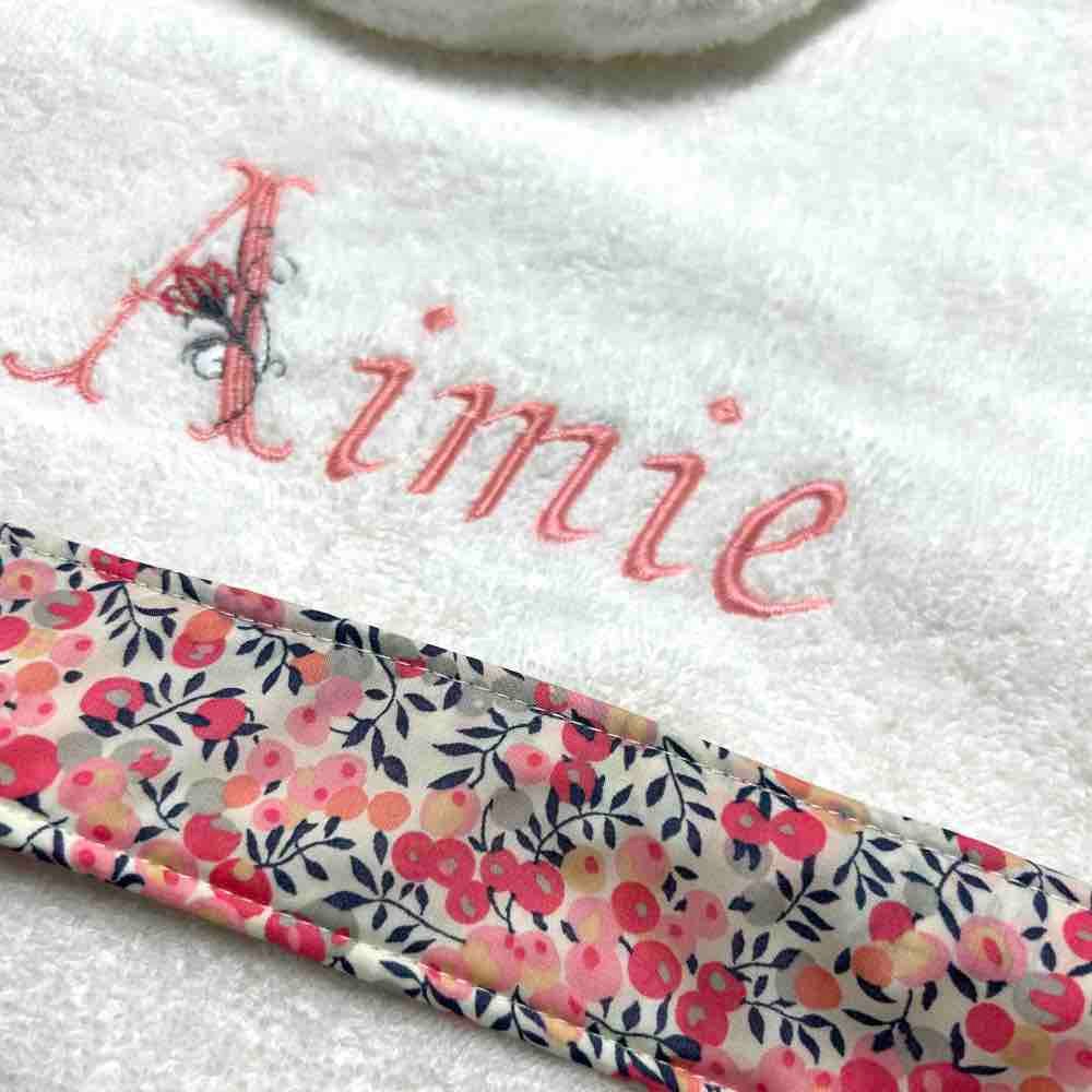 Peignoir enfant broderie initiale fleurie