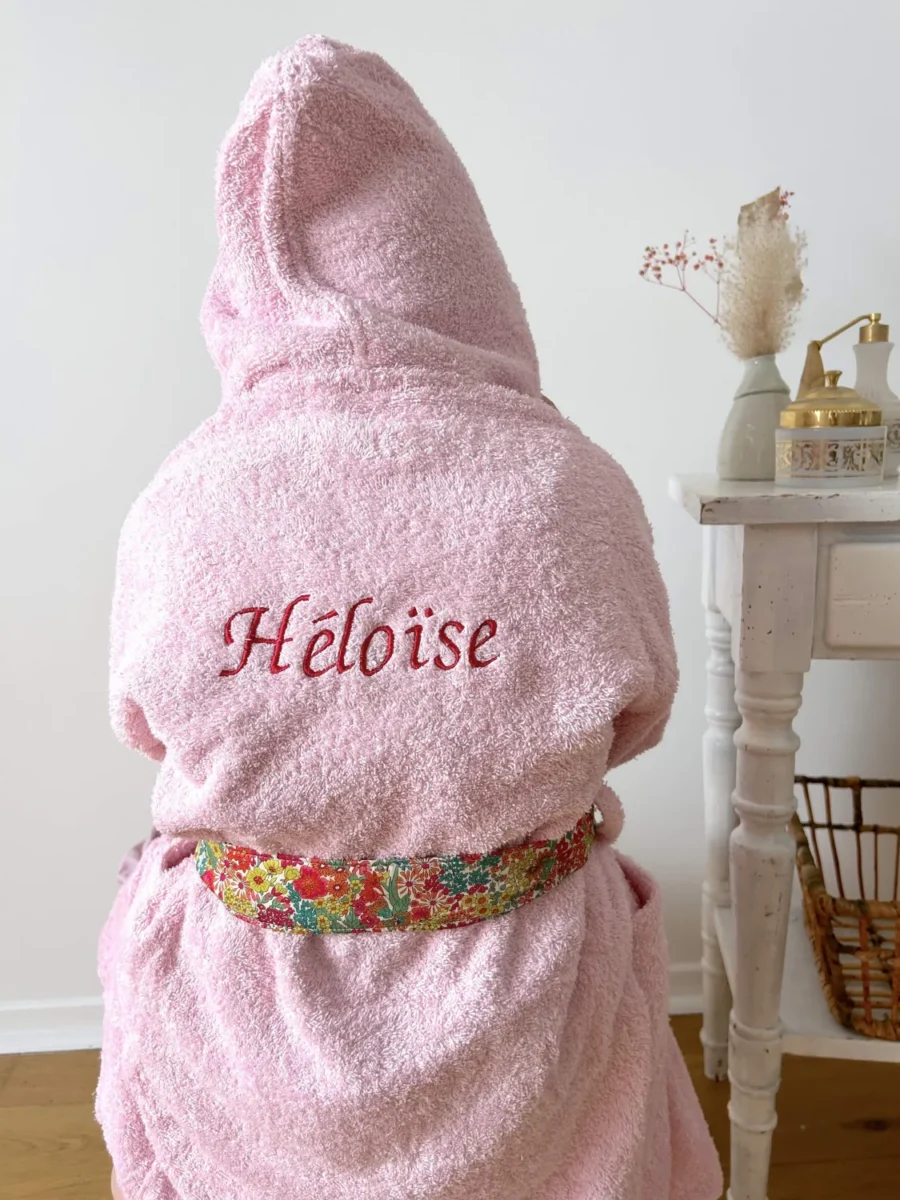 Peignoir personnalisé brodé rose