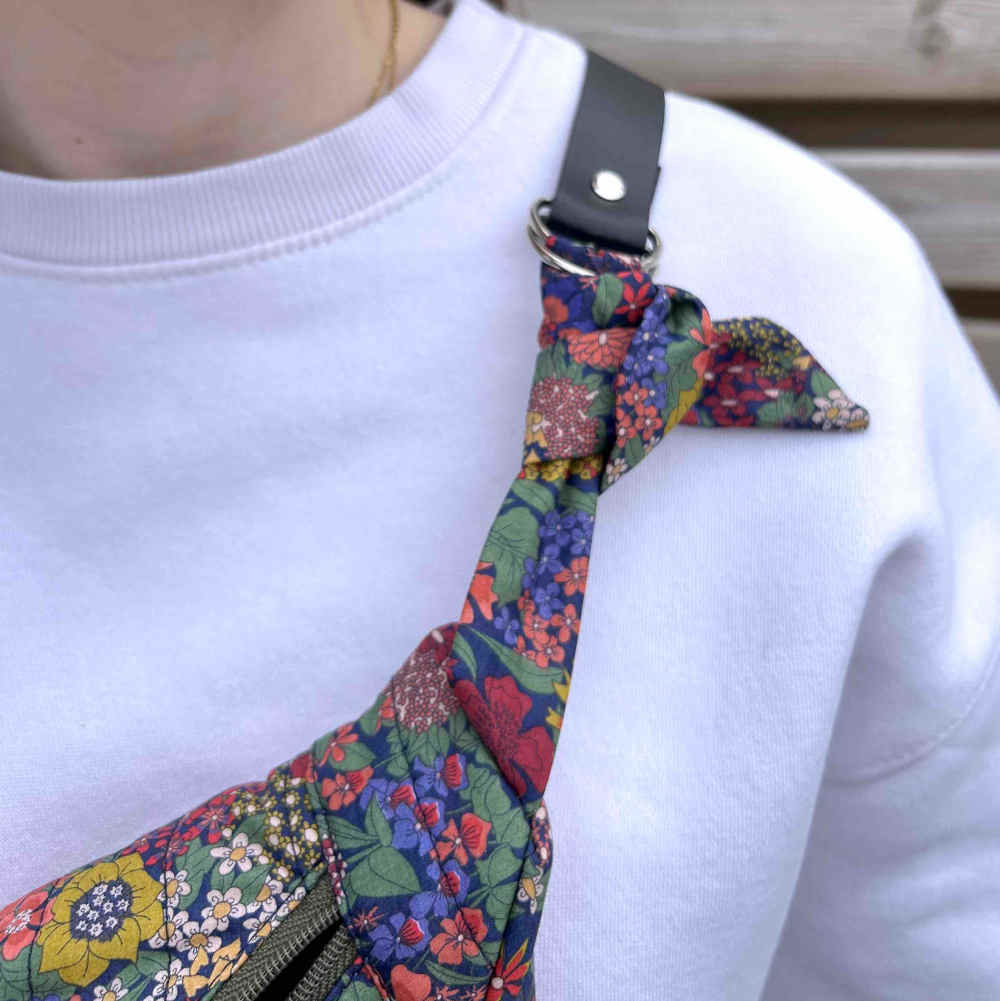 Sac banane liberty attache en cuir réglable