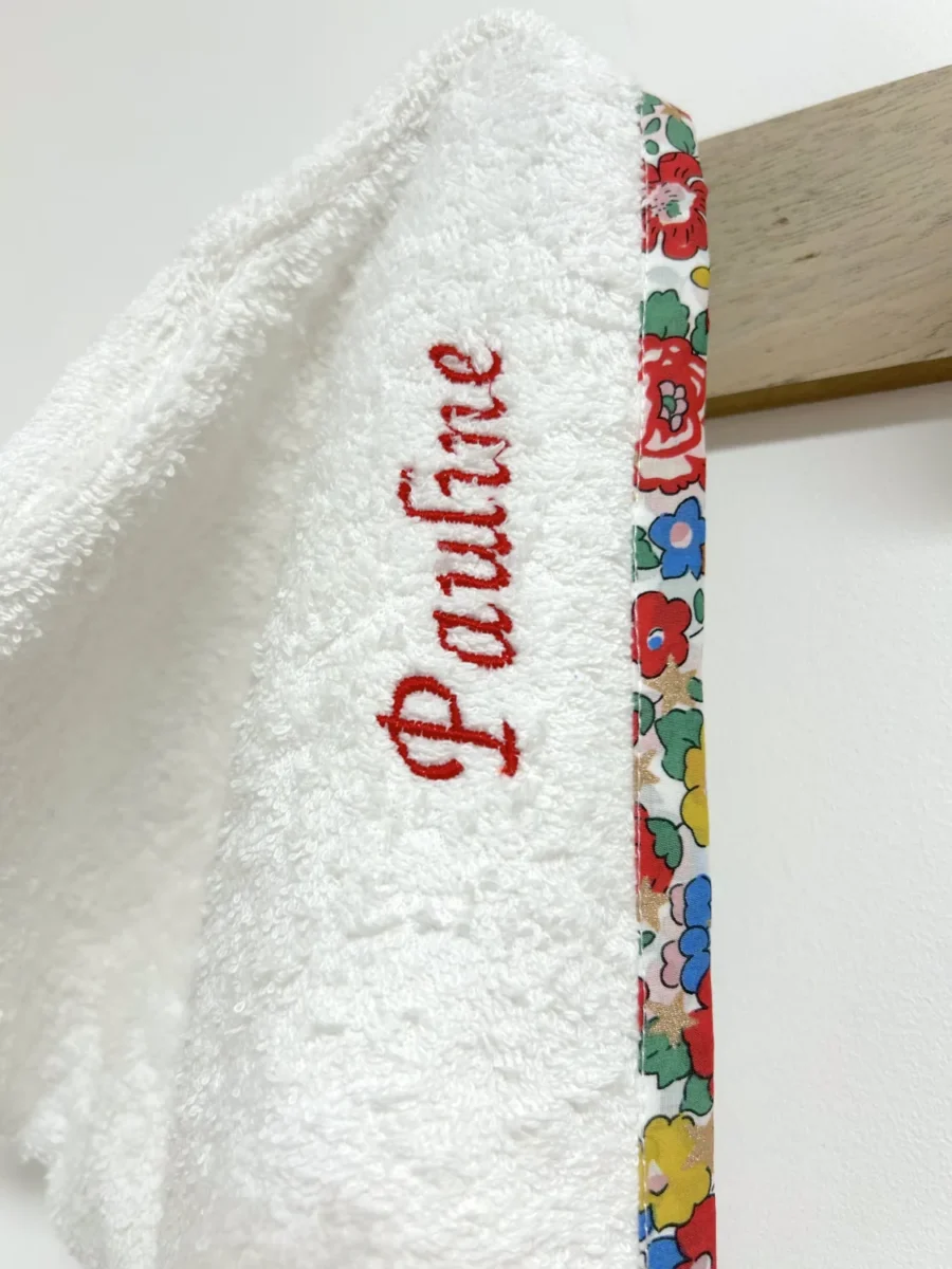 Broderie prénom sur serviette cheveux
