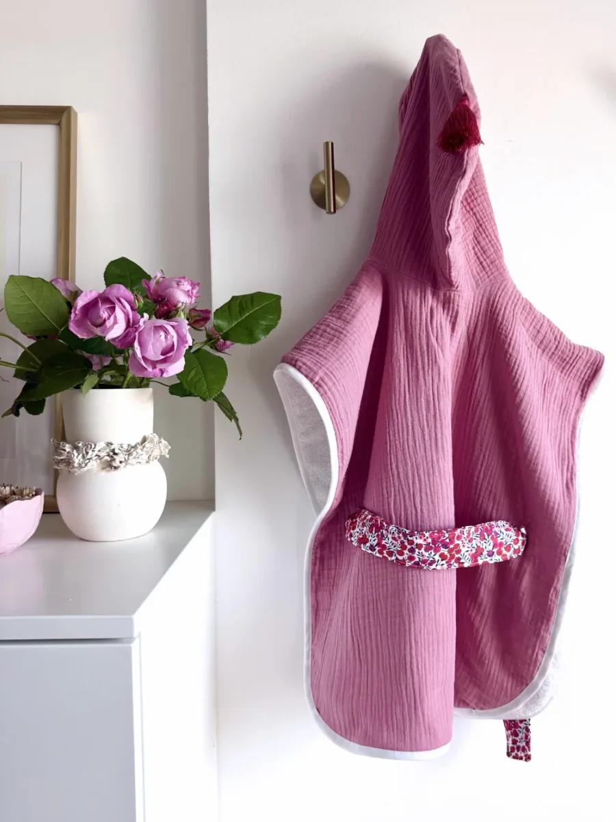 Poncho de bain bébé personnalisé en gaze de coton et Liberty