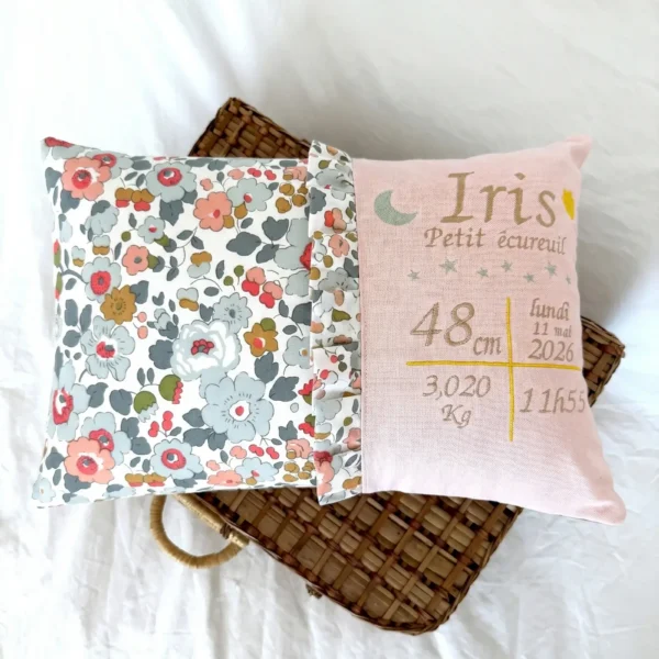 Coussin naissance liberty brodé prénom, date, poids, taille, heure rose